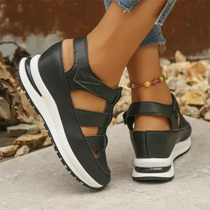 Sandalias deportivas con punta cerrada