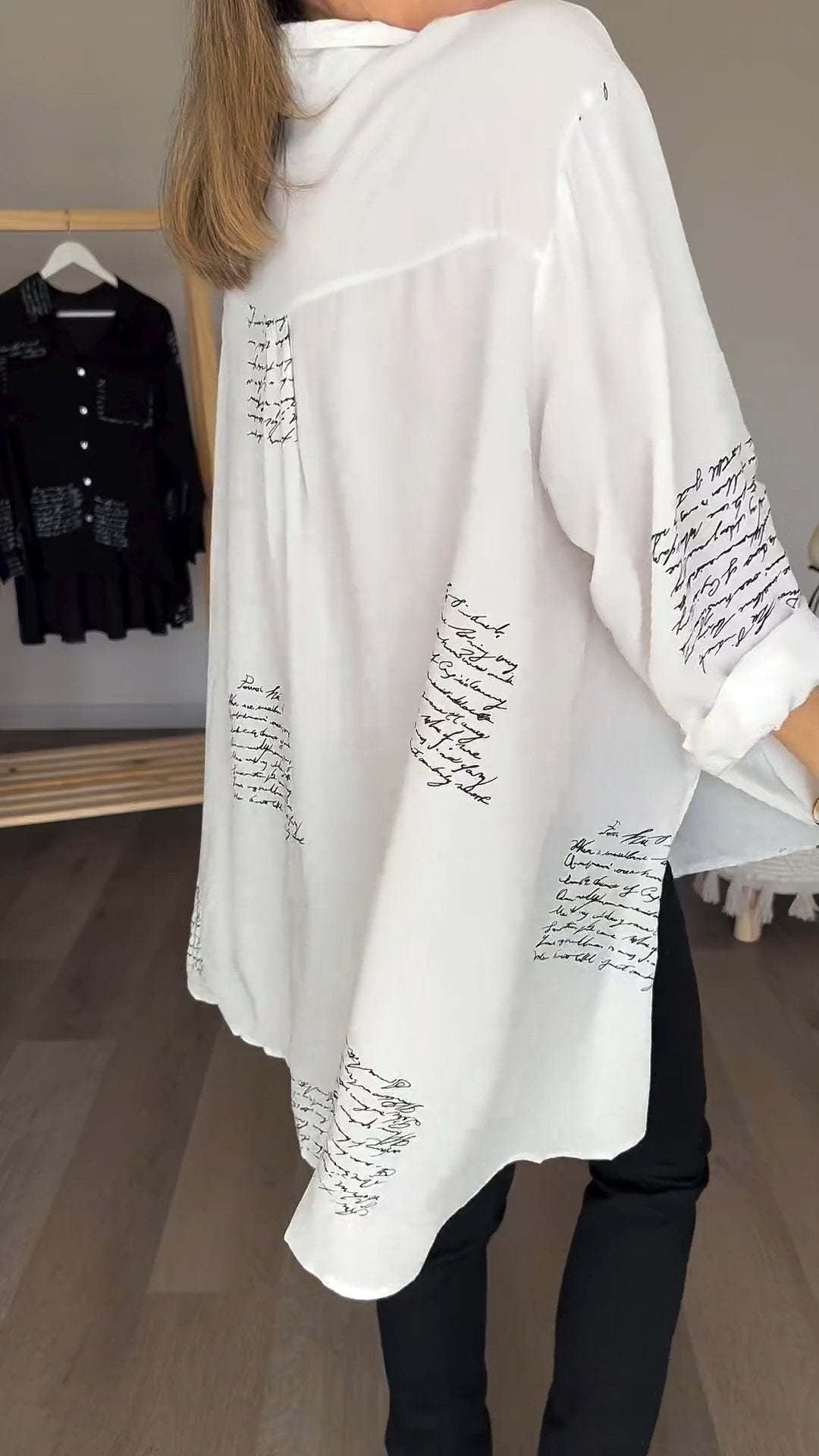 Callista™ - Camisa de botones con diseño manuscrito