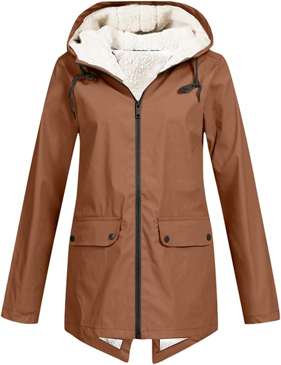 Chaqueta con capucha y cremallera de Zara™