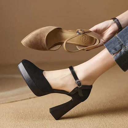 Zapatos de tacón elegantes en celeste