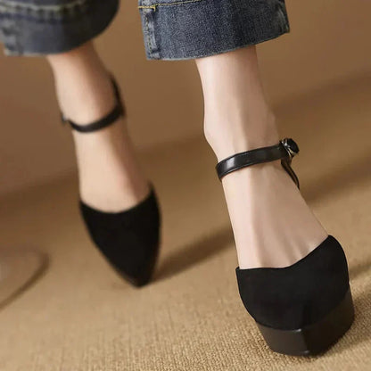 Zapatos de tacón elegantes en celeste