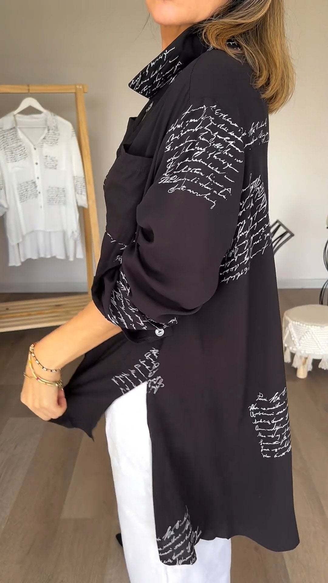 Callista™ - Camisa de botones con diseño manuscrito