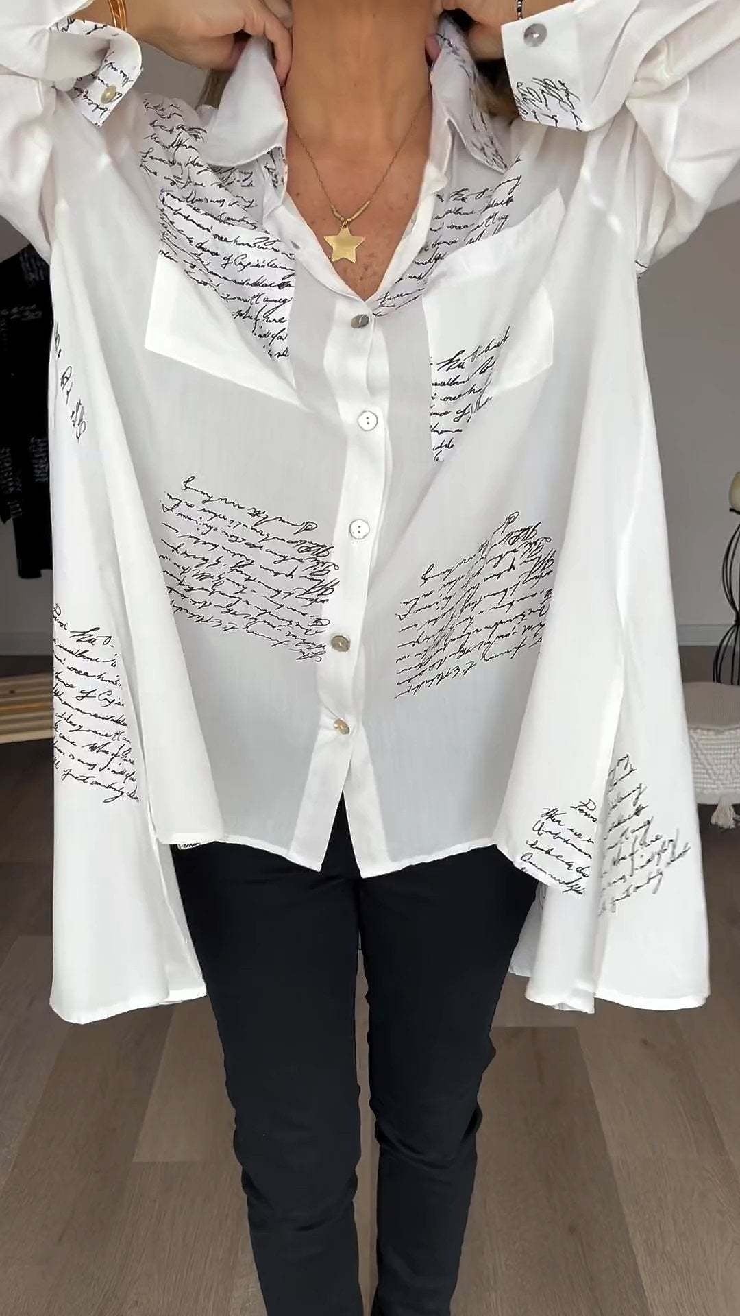 Callista™ - Camisa de botones con diseño manuscrito